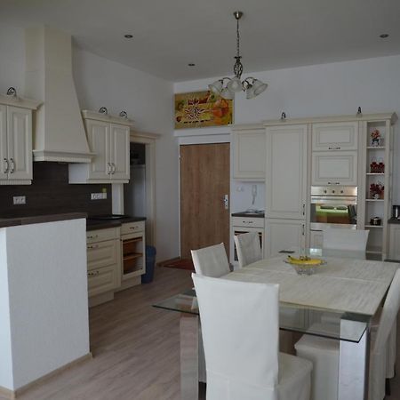 Apartman Ostry Vrsok V Starom Smokovci Apartment Vysoke Tatry Ngoại thất bức ảnh